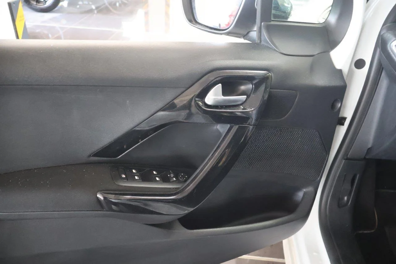 Peugeot 208 - View model 34