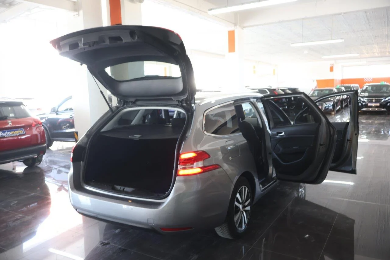 Peugeot 308 - View model 7