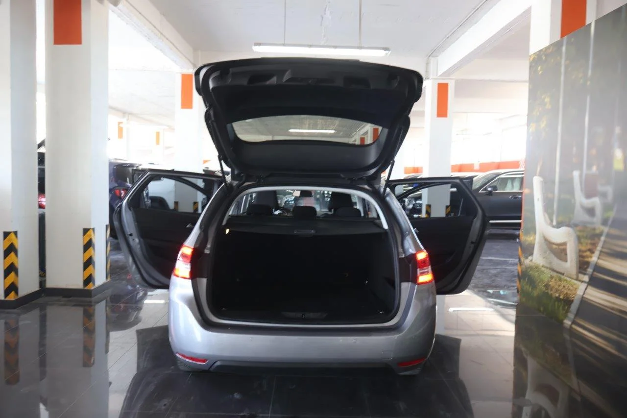 Peugeot 308 - View model 8