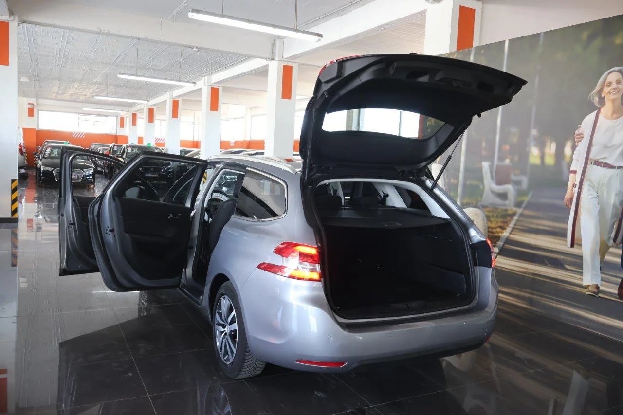 Peugeot 308 - View model 9