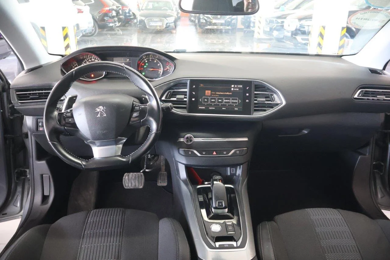 Peugeot 308 - View model 18