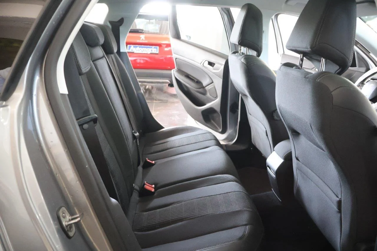 Peugeot 308 - View model 24