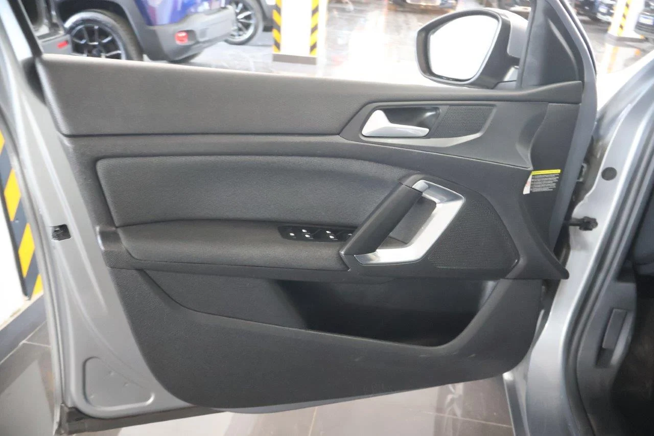 Peugeot 308 - View model 31