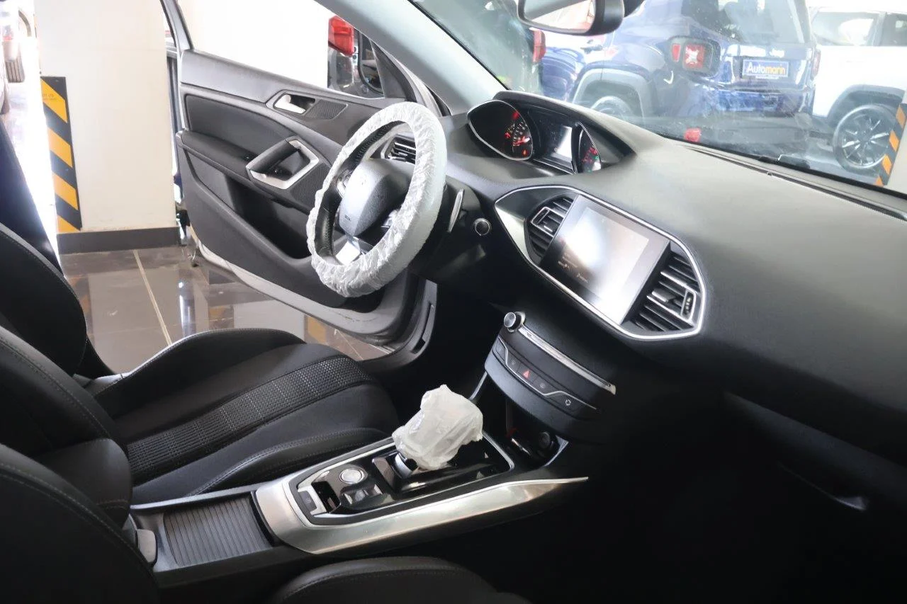 Peugeot 308 - View model 34