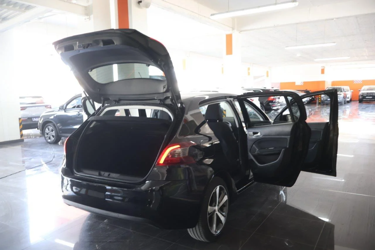 Peugeot 308 - View model 7
