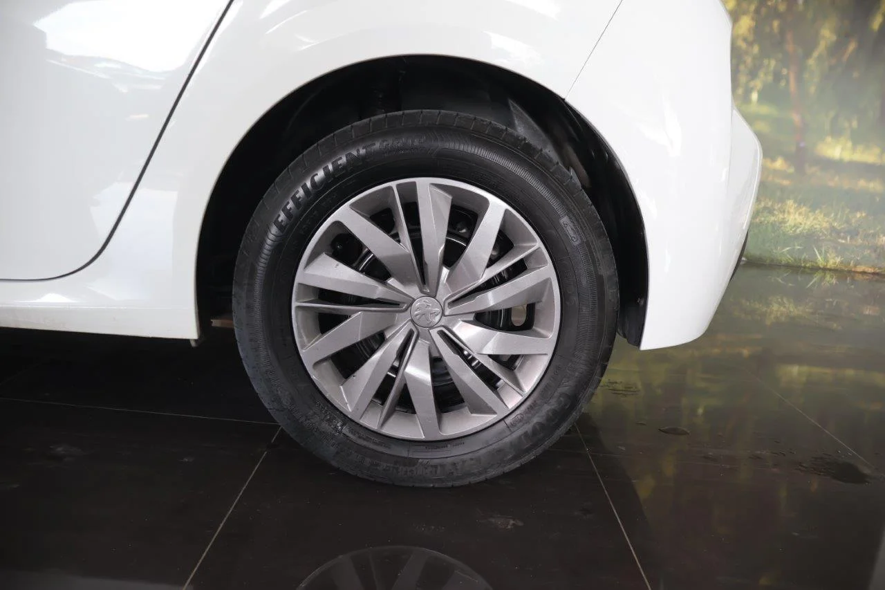 Peugeot 208 - View model 13
