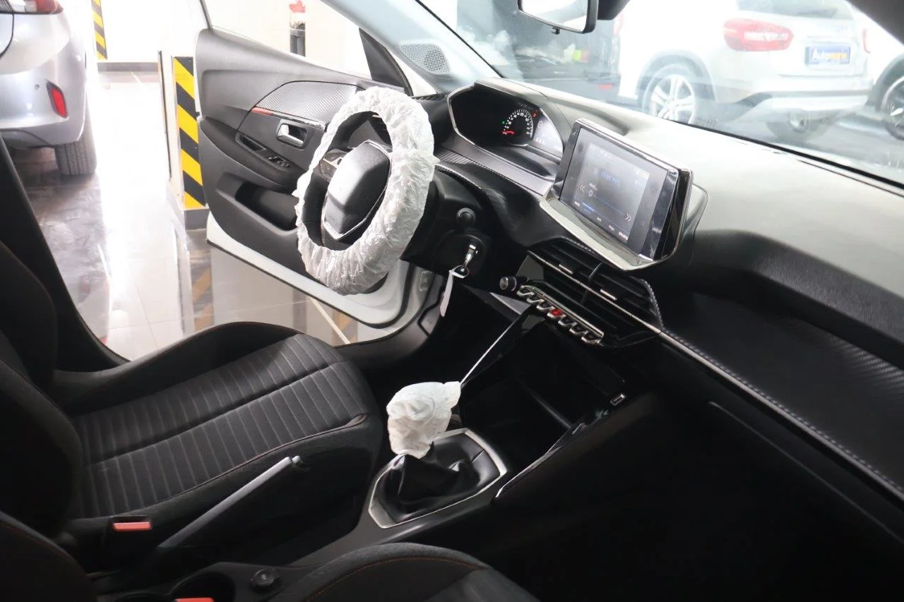 Peugeot 208 - View model 35