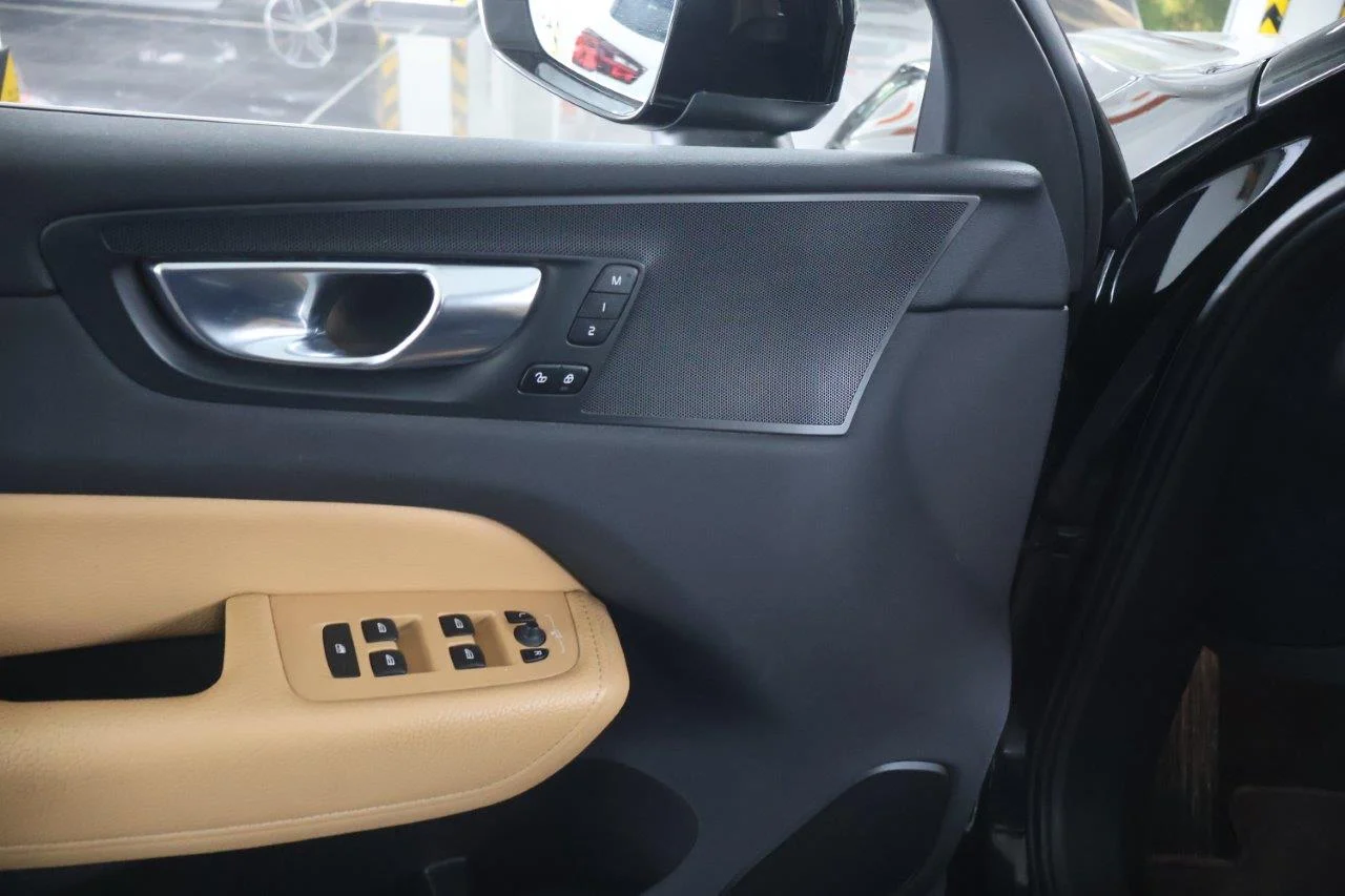 Volvo XC 60 - View model 38