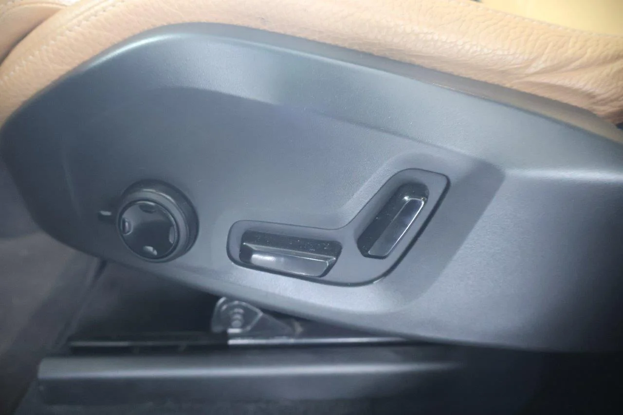 Volvo XC 60 - View model 40