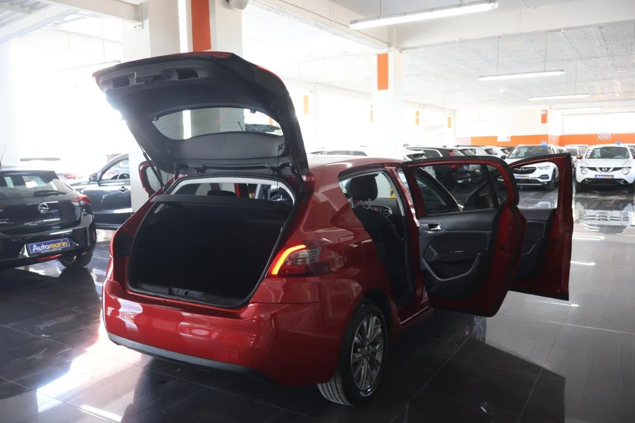 Peugeot 308 - View model 7