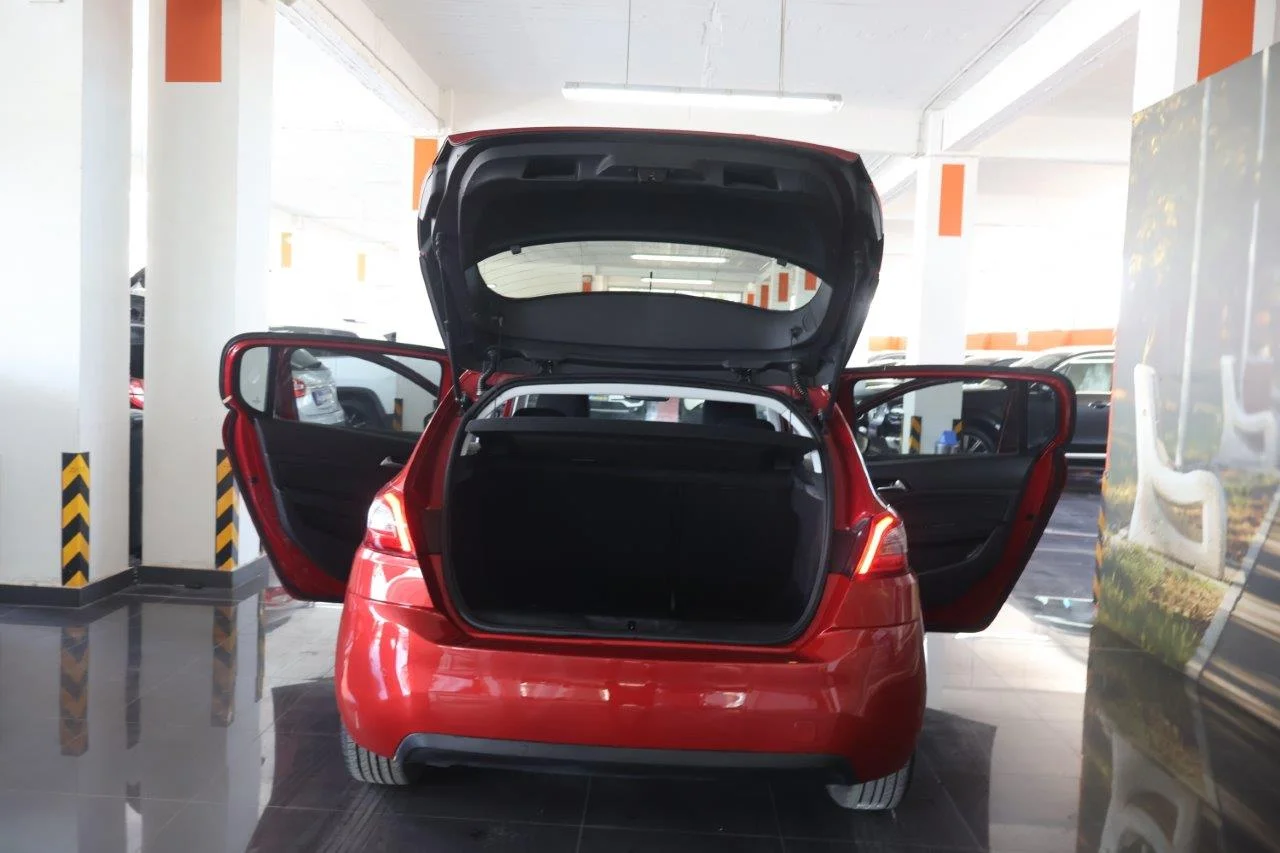 Peugeot 308 - View model 8