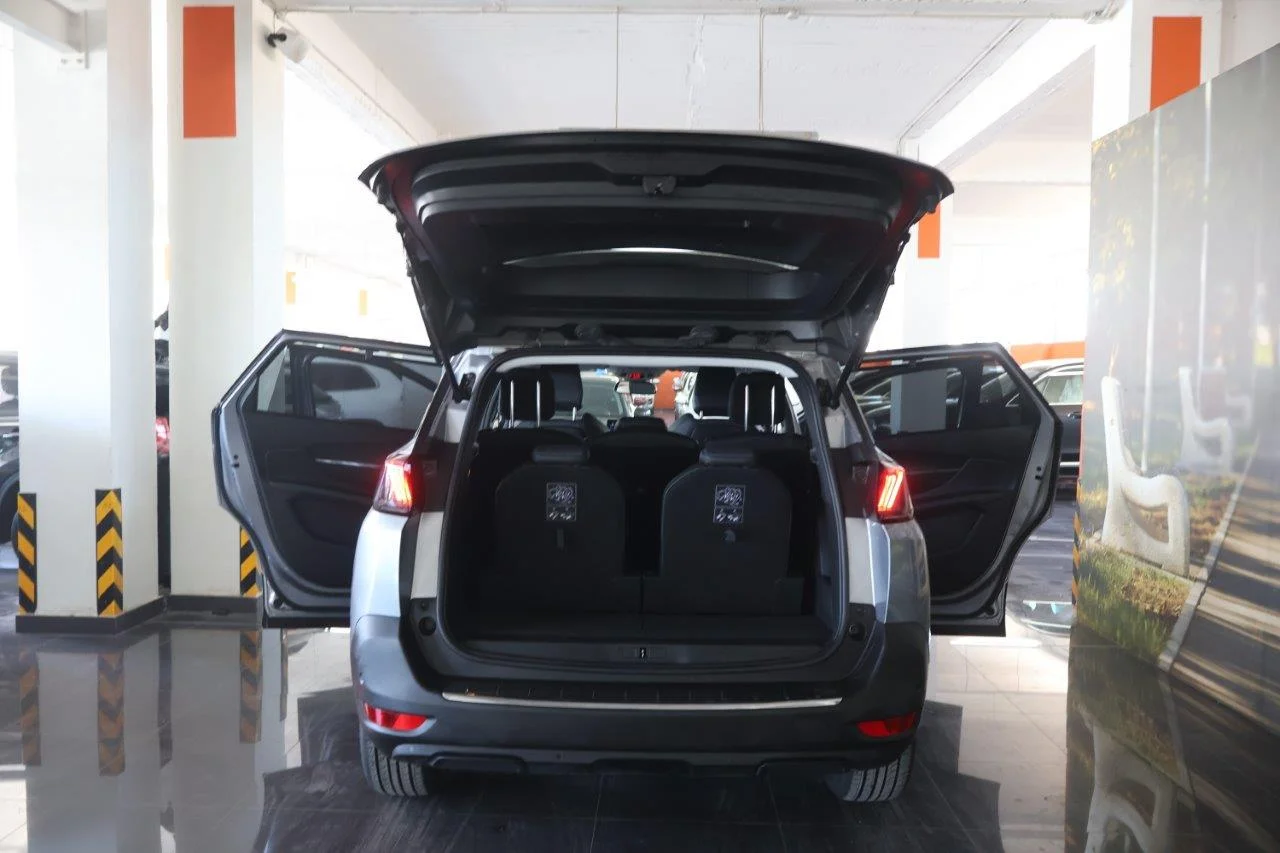 Peugeot 5008 - View model 8