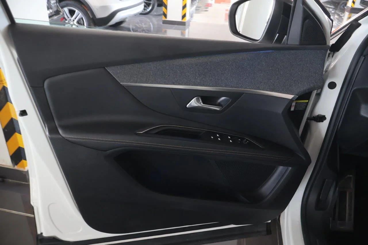 Peugeot 3008 - View model 33