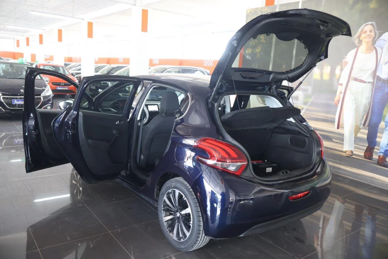 Peugeot 208 - View model 7