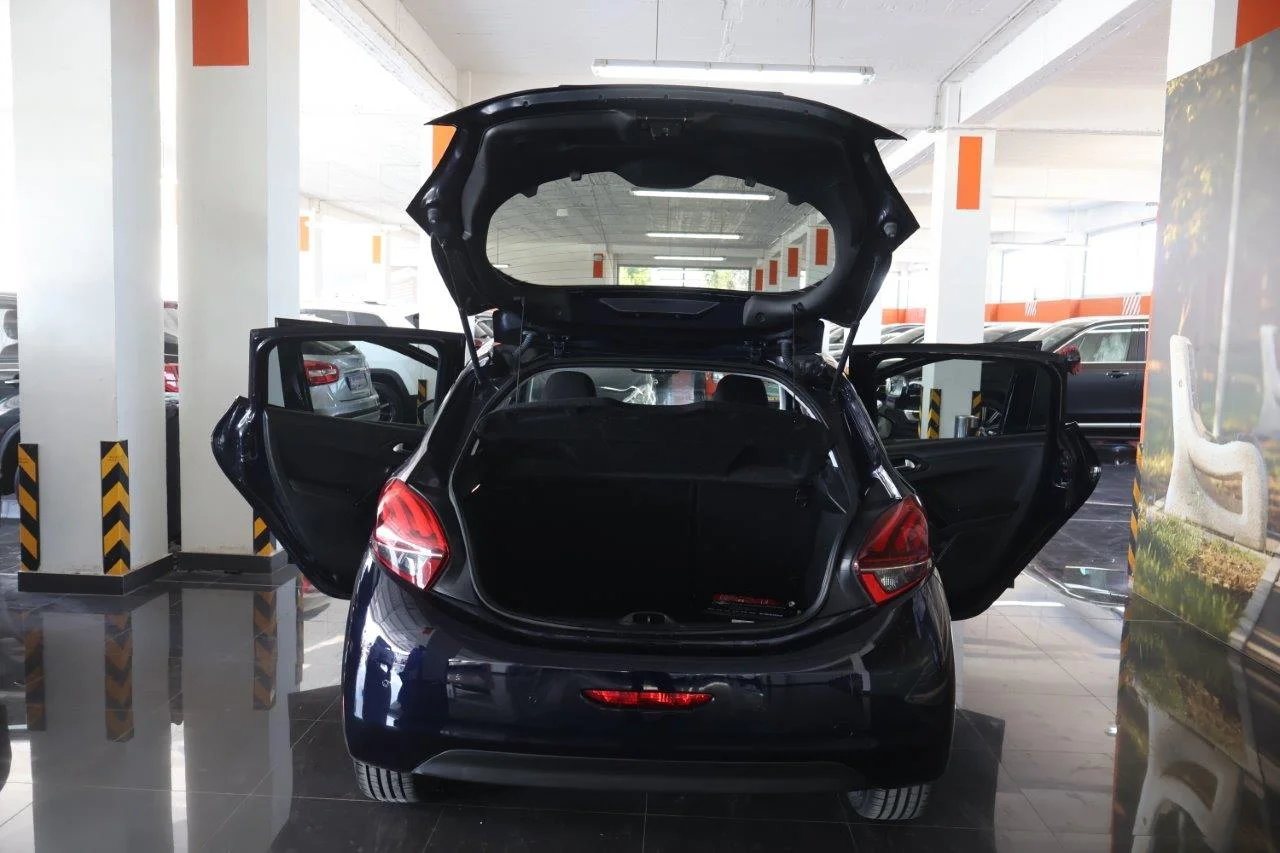 Peugeot 208 - View model 8