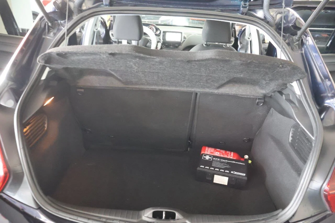 Peugeot 208 - View model 10