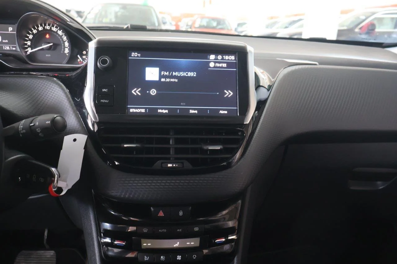 Peugeot 208 - View model 25