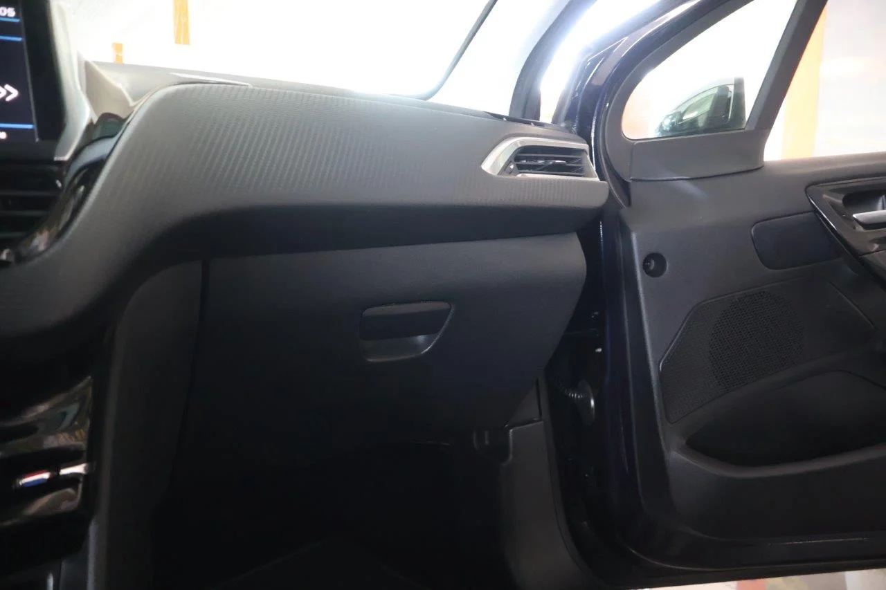 Peugeot 208 - View model 28