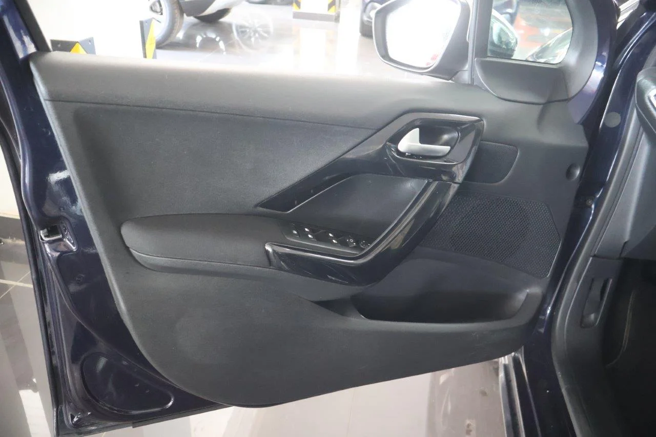 Peugeot 208 - View model 31