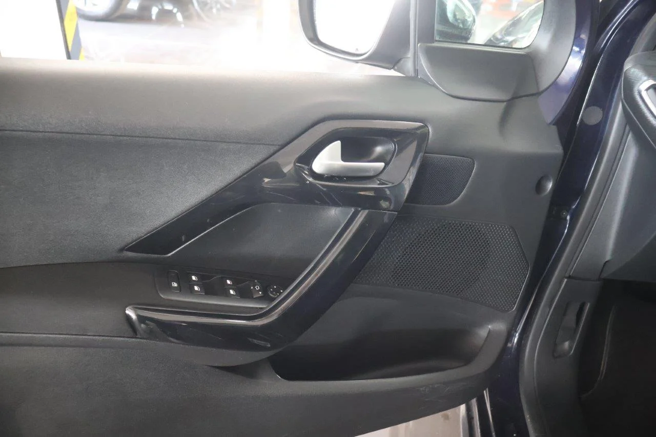 Peugeot 208 - View model 32