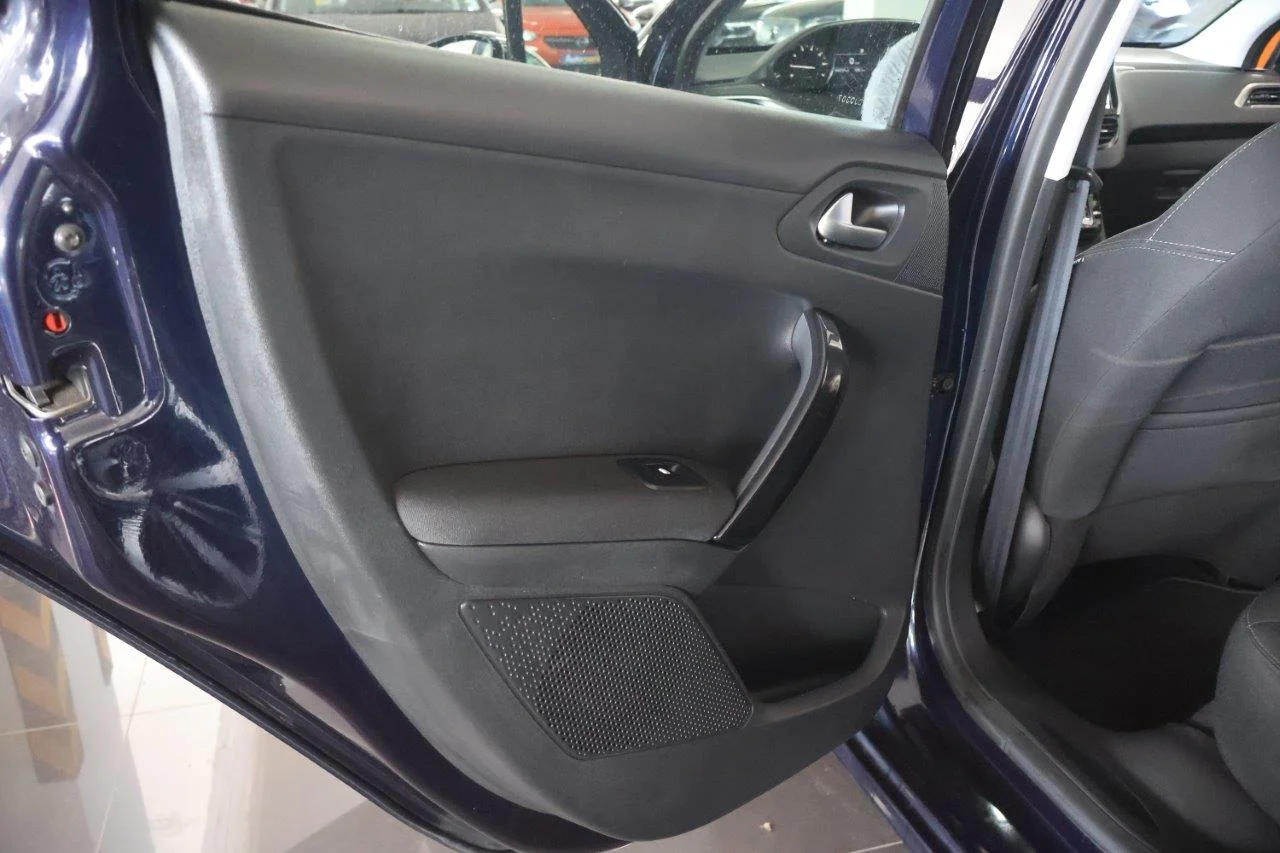 Peugeot 208 - View model 33