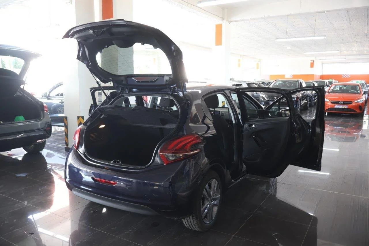 Peugeot 208 - View model 7
