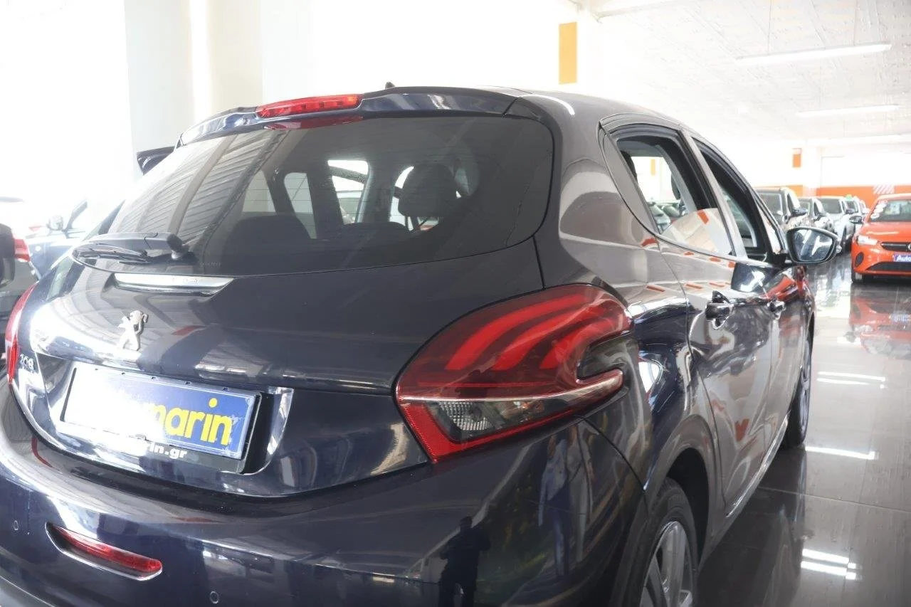Peugeot 208 - View model 11