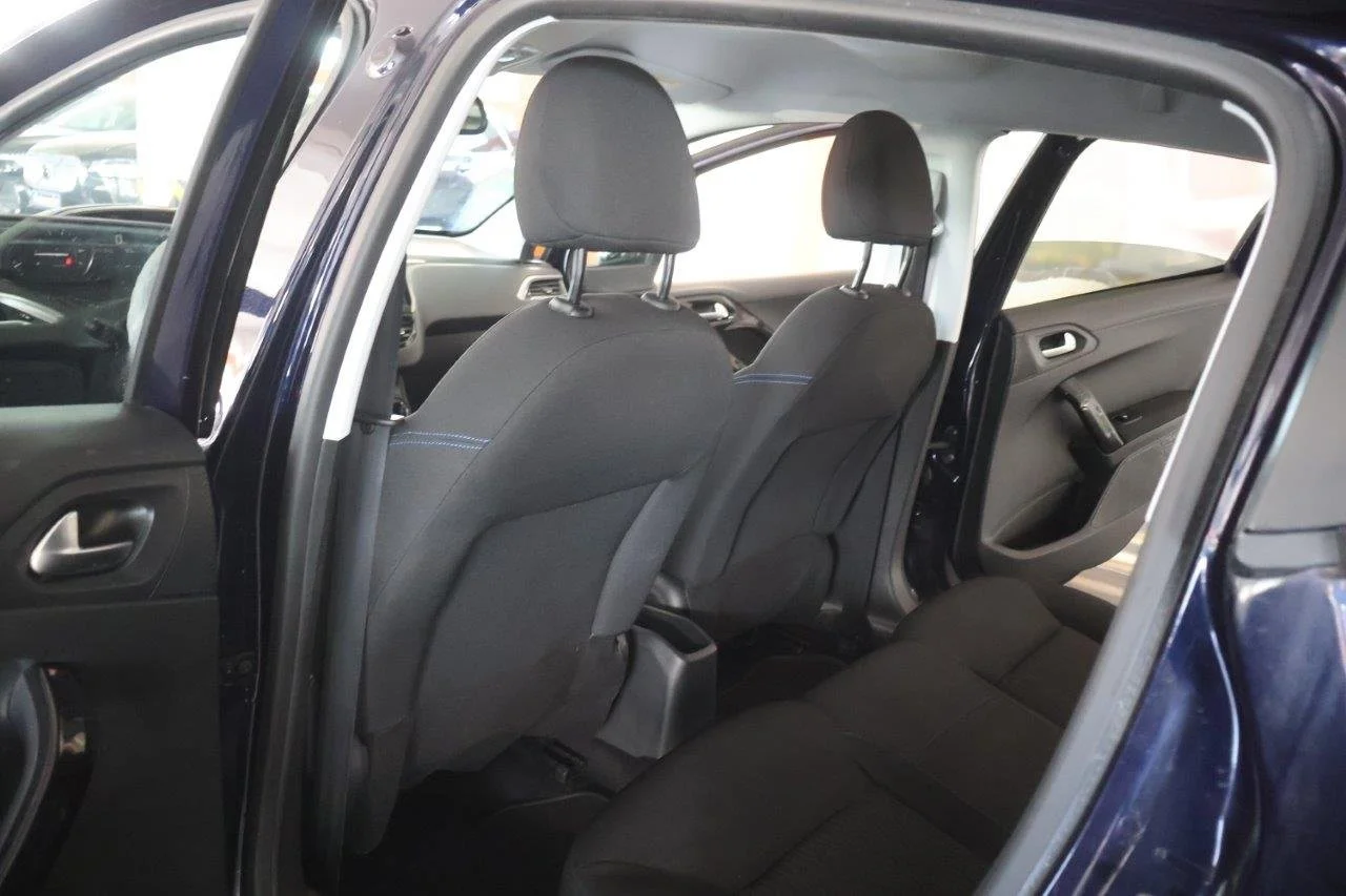 Peugeot 208 - View model 26