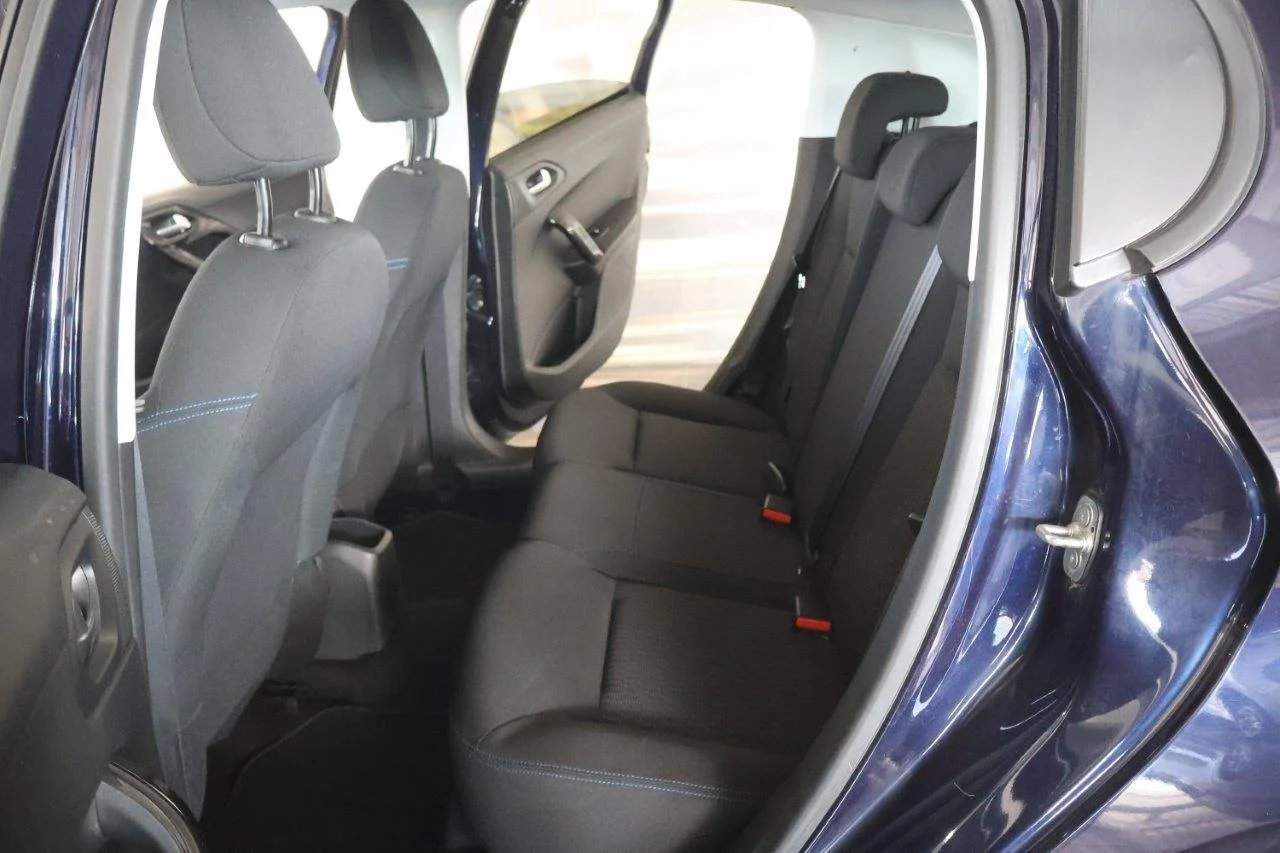 Peugeot 208 - View model 27