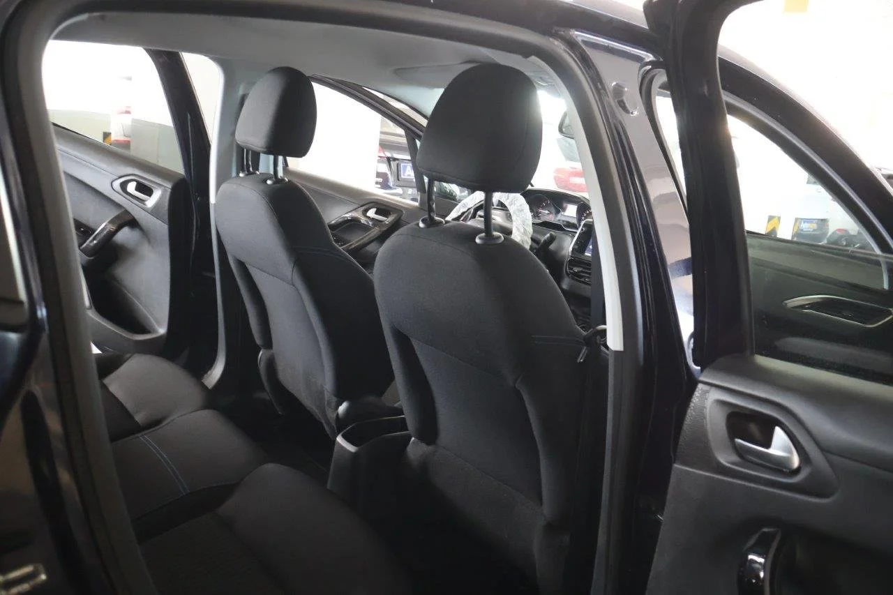 Peugeot 208 - View model 28
