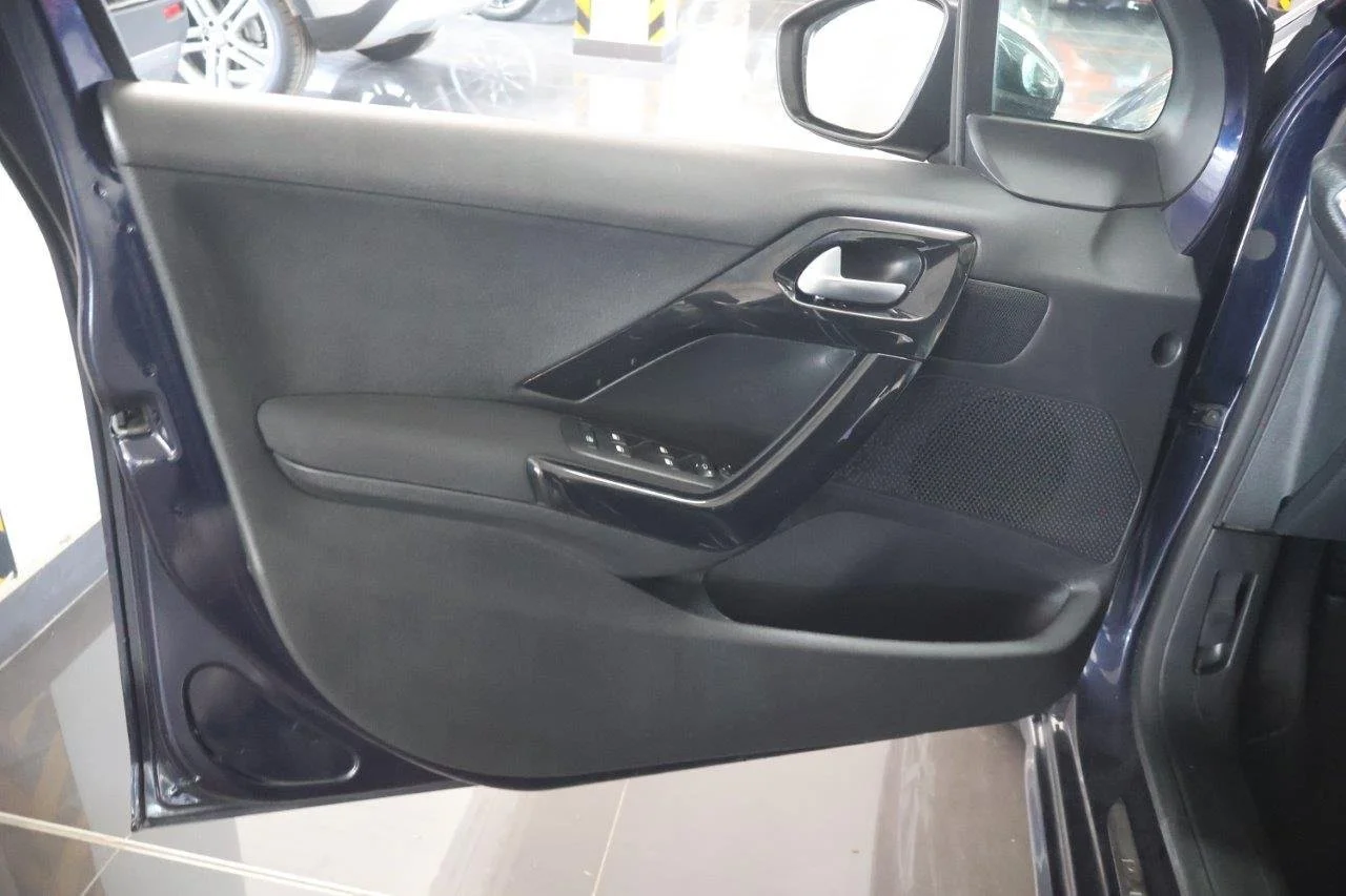 Peugeot 208 - View model 33
