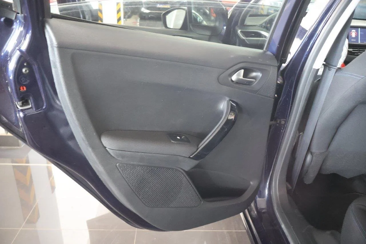 Peugeot 208 - View model 35