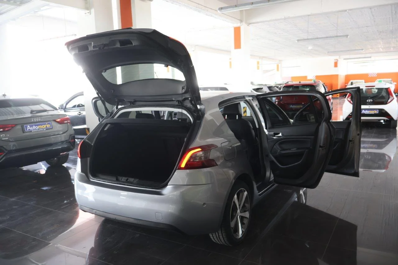 Peugeot 308 - View model 7