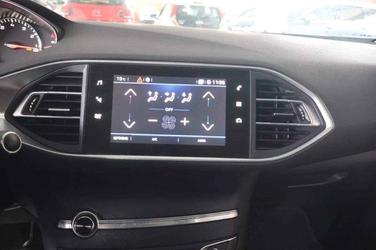 Peugeot 308 - View model 30