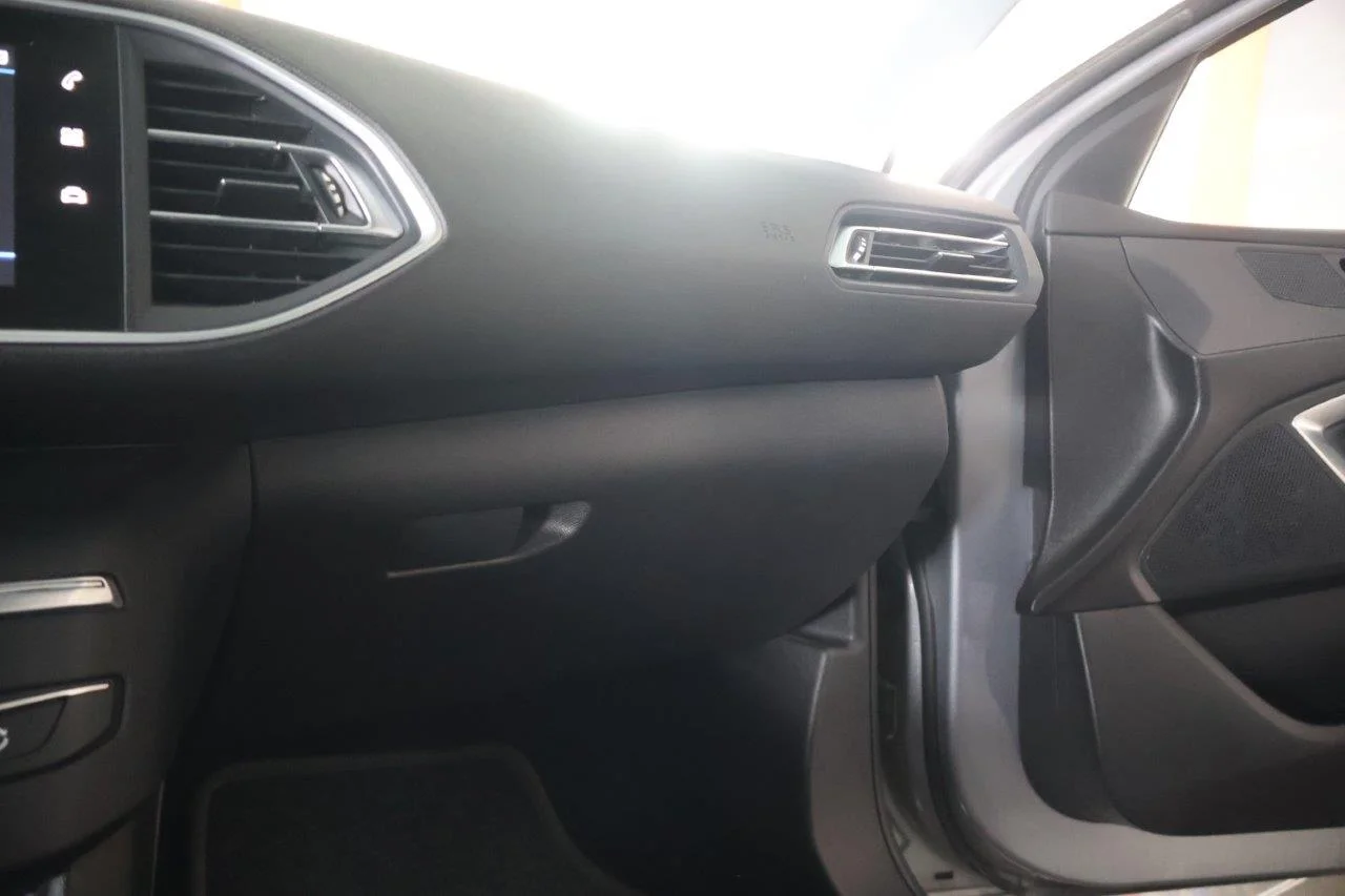 Peugeot 308 - View model 34