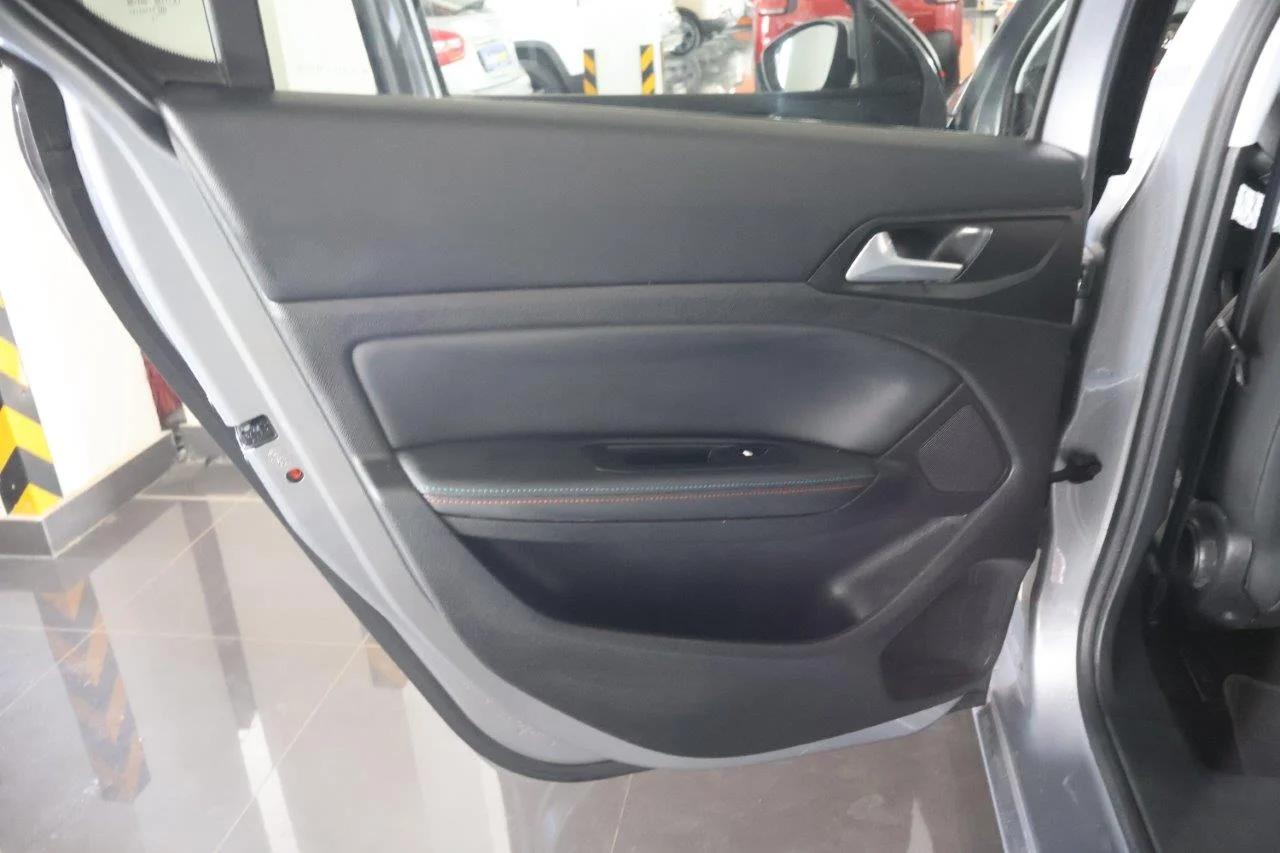 Peugeot 308 - View model 38