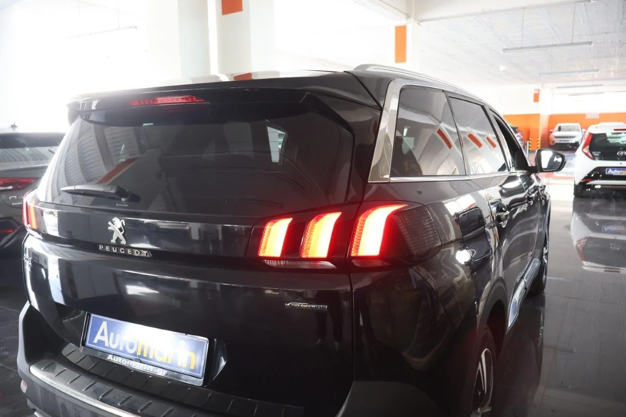 Peugeot 5008 - View model 9