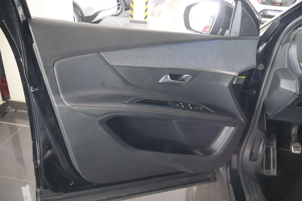 Peugeot 5008 - View model 28