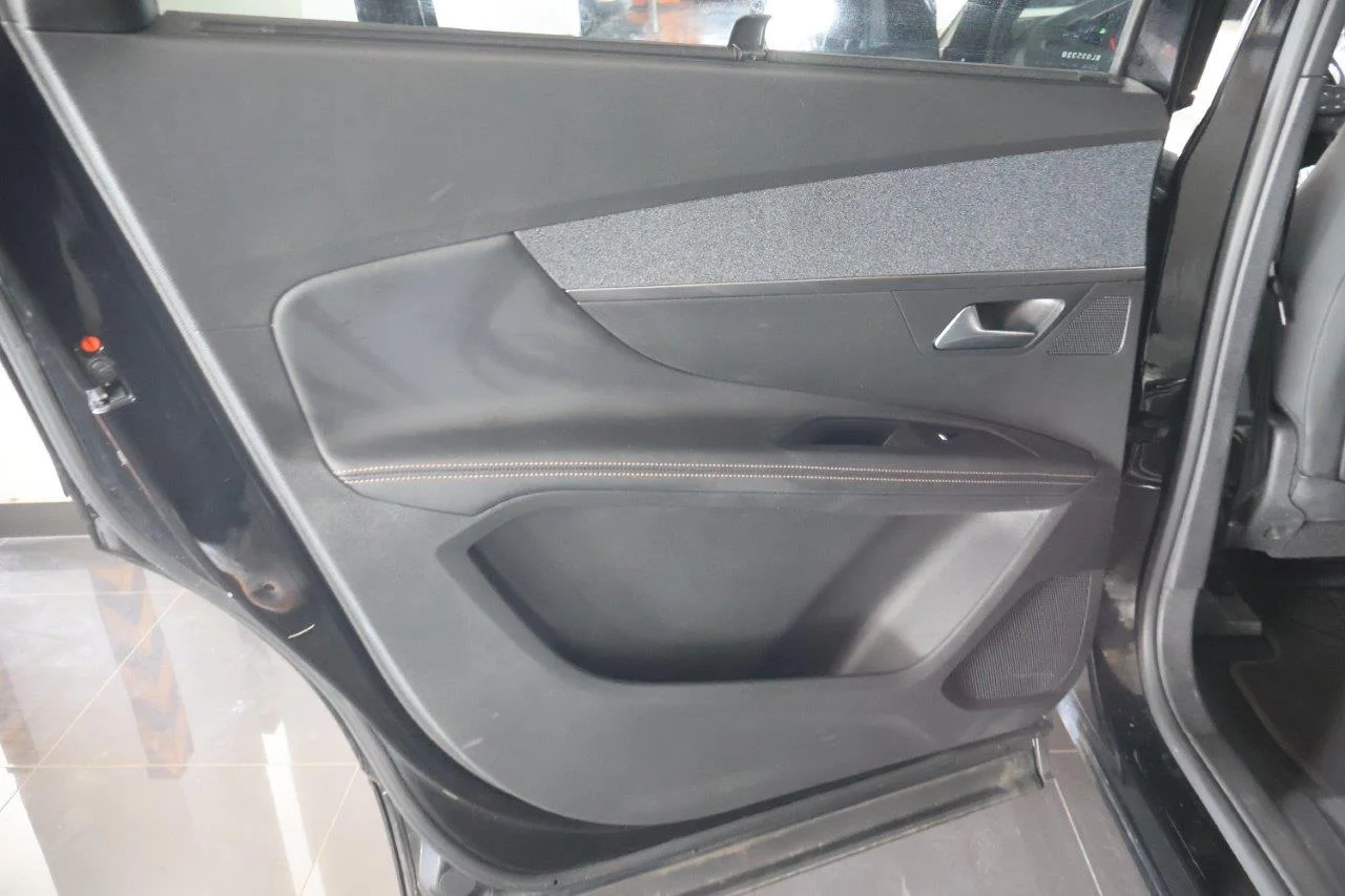 Peugeot 5008 - View model 30
