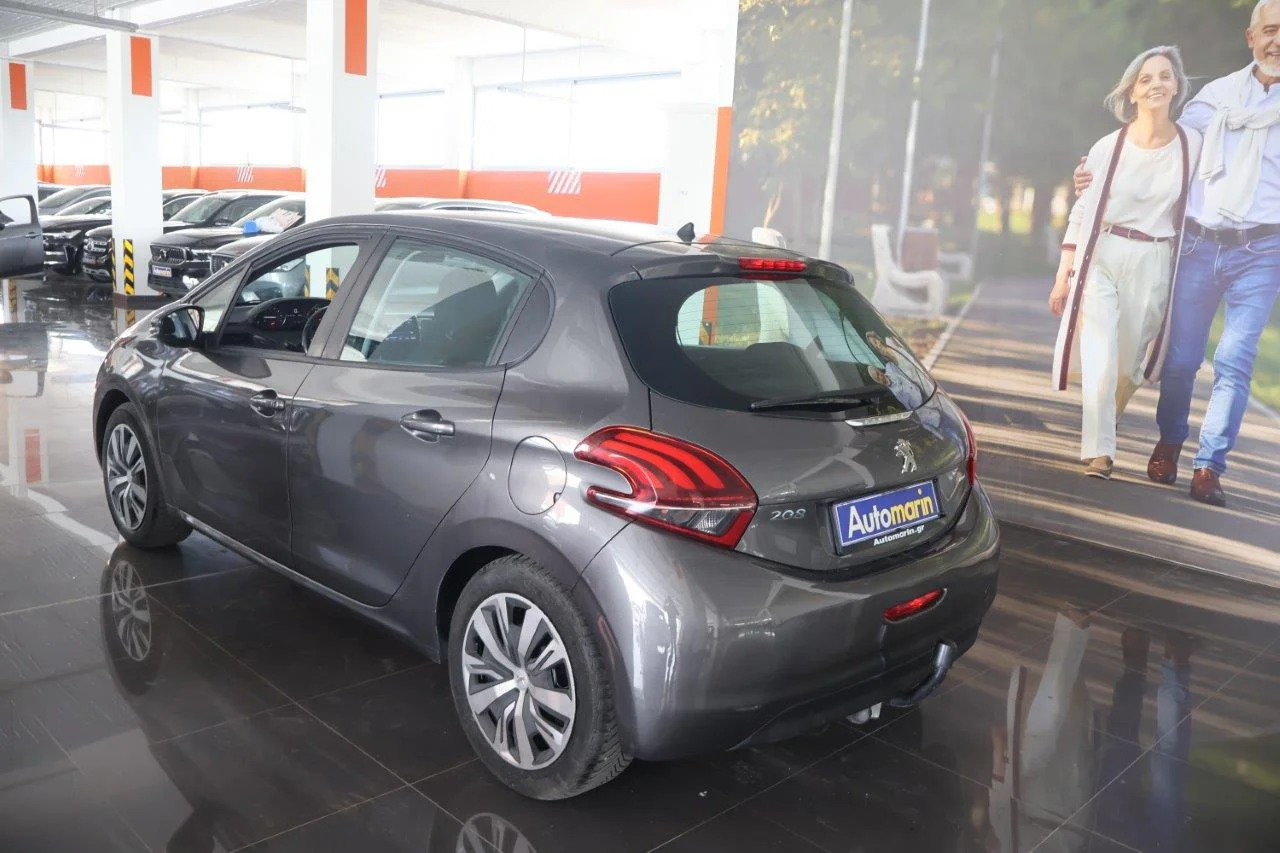 Peugeot 208 - View model 6