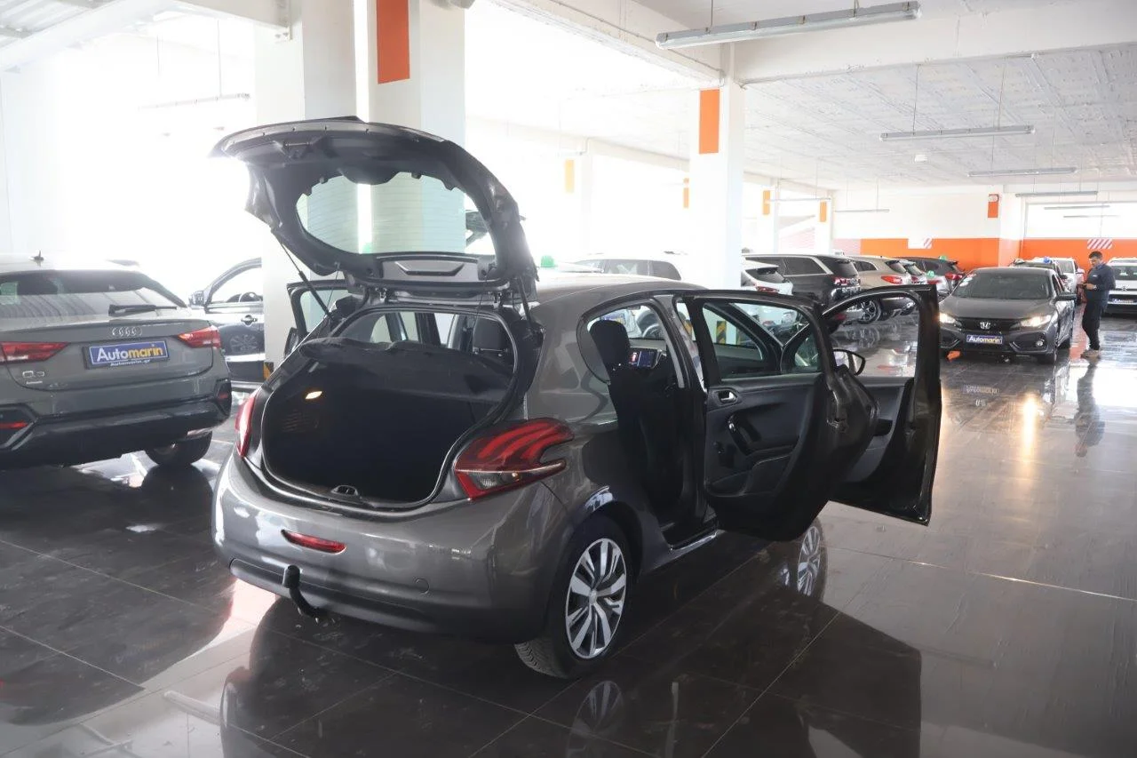 Peugeot 208 - View model 7