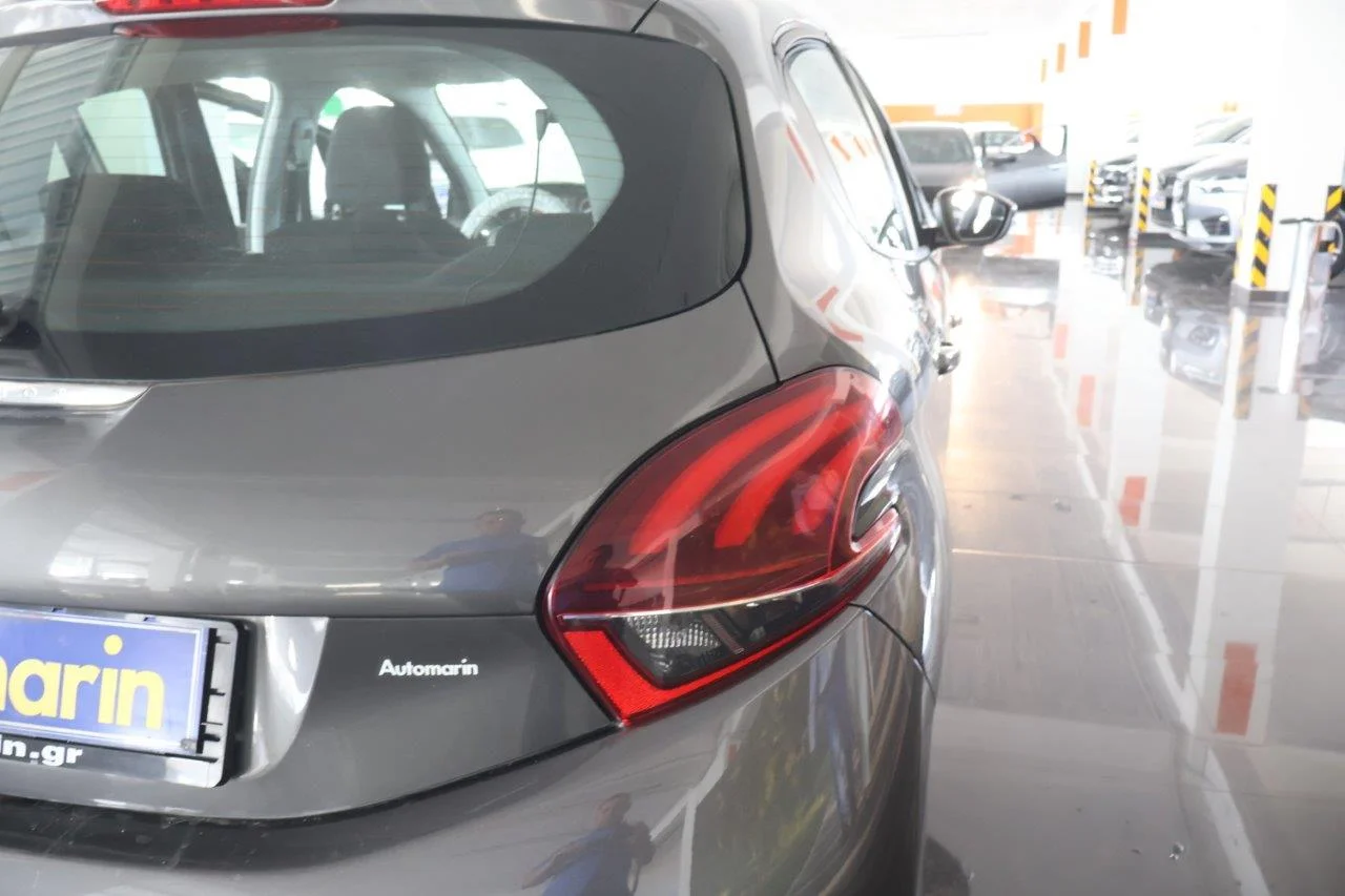 Peugeot 208 - View model 11