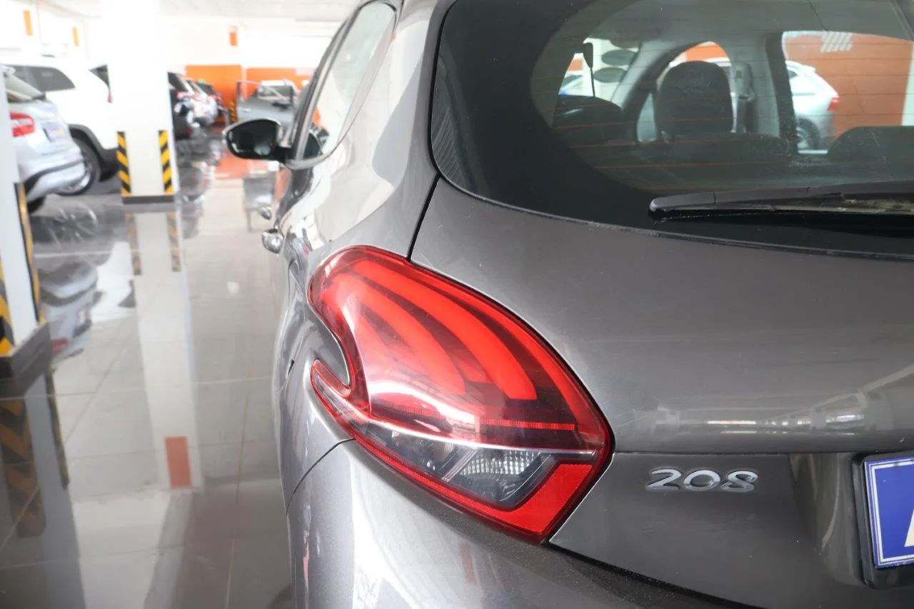 Peugeot 208 - View model 12