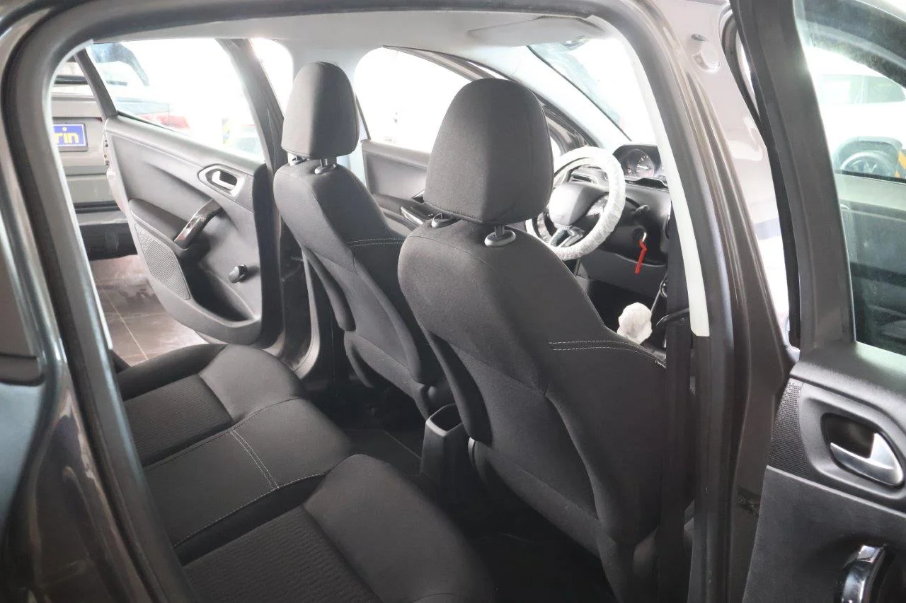 Peugeot 208 - View model 26