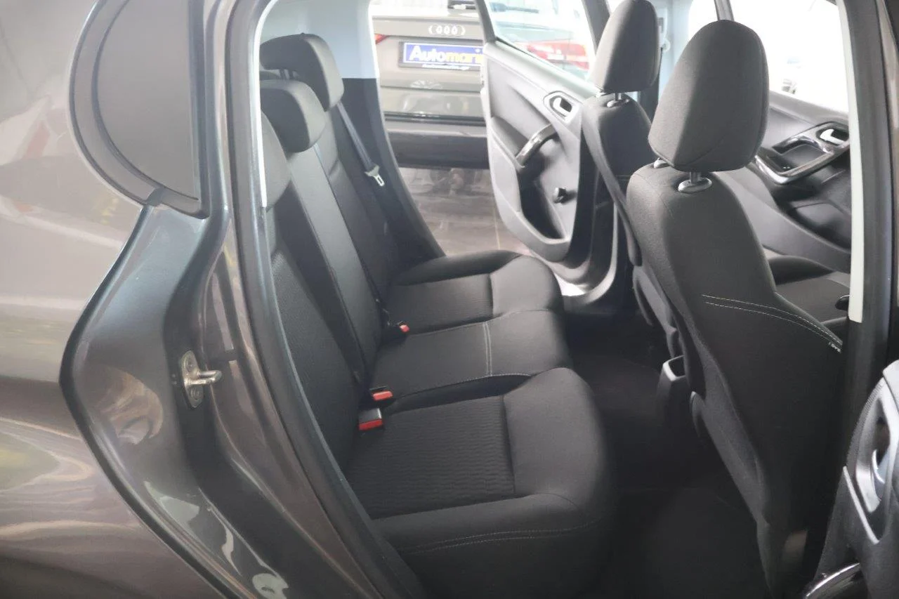 Peugeot 208 - View model 27