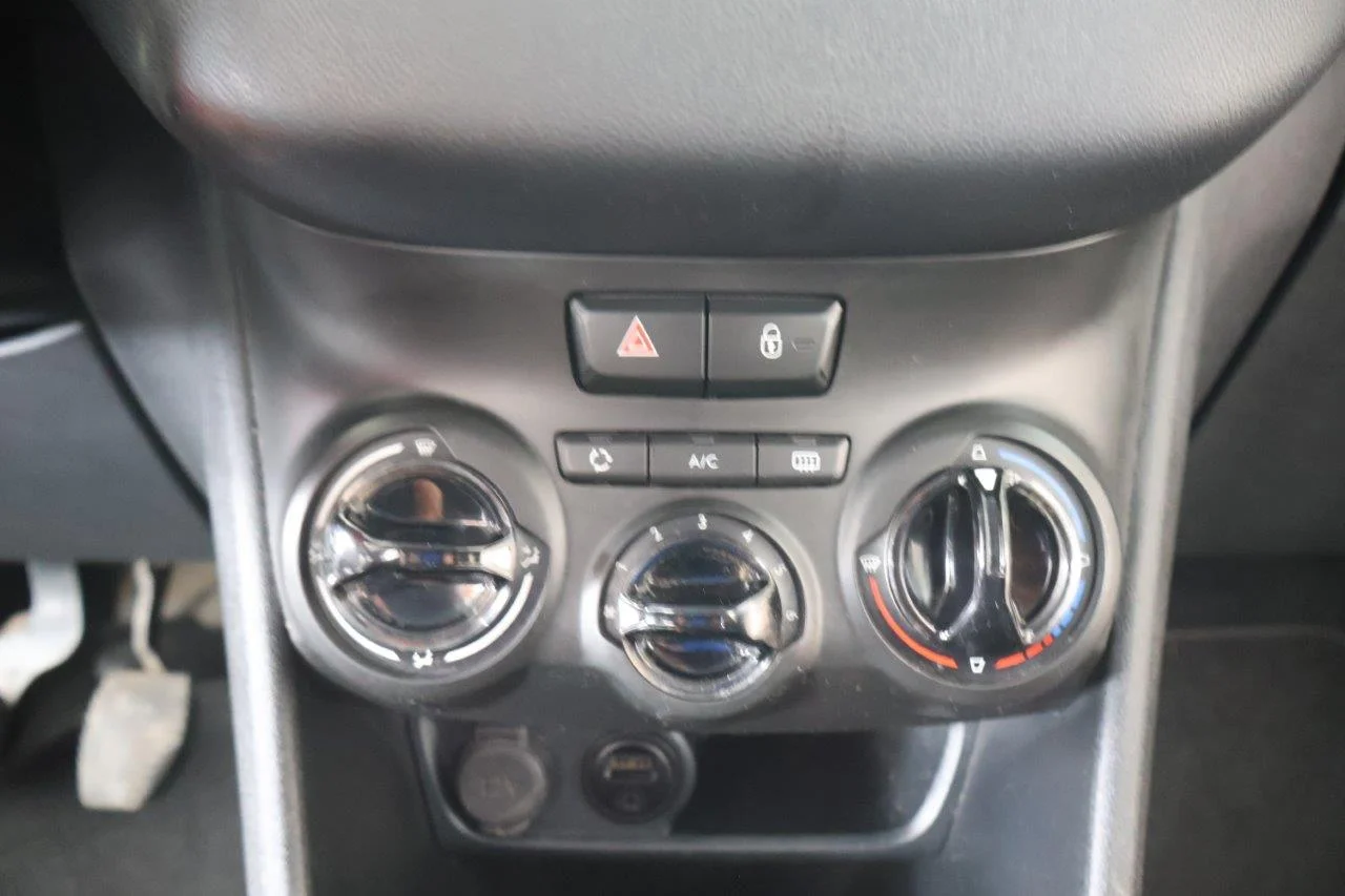 Peugeot 208 - View model 31