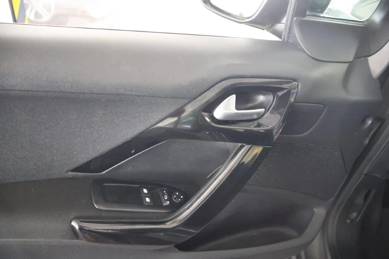 Peugeot 208 - View model 33
