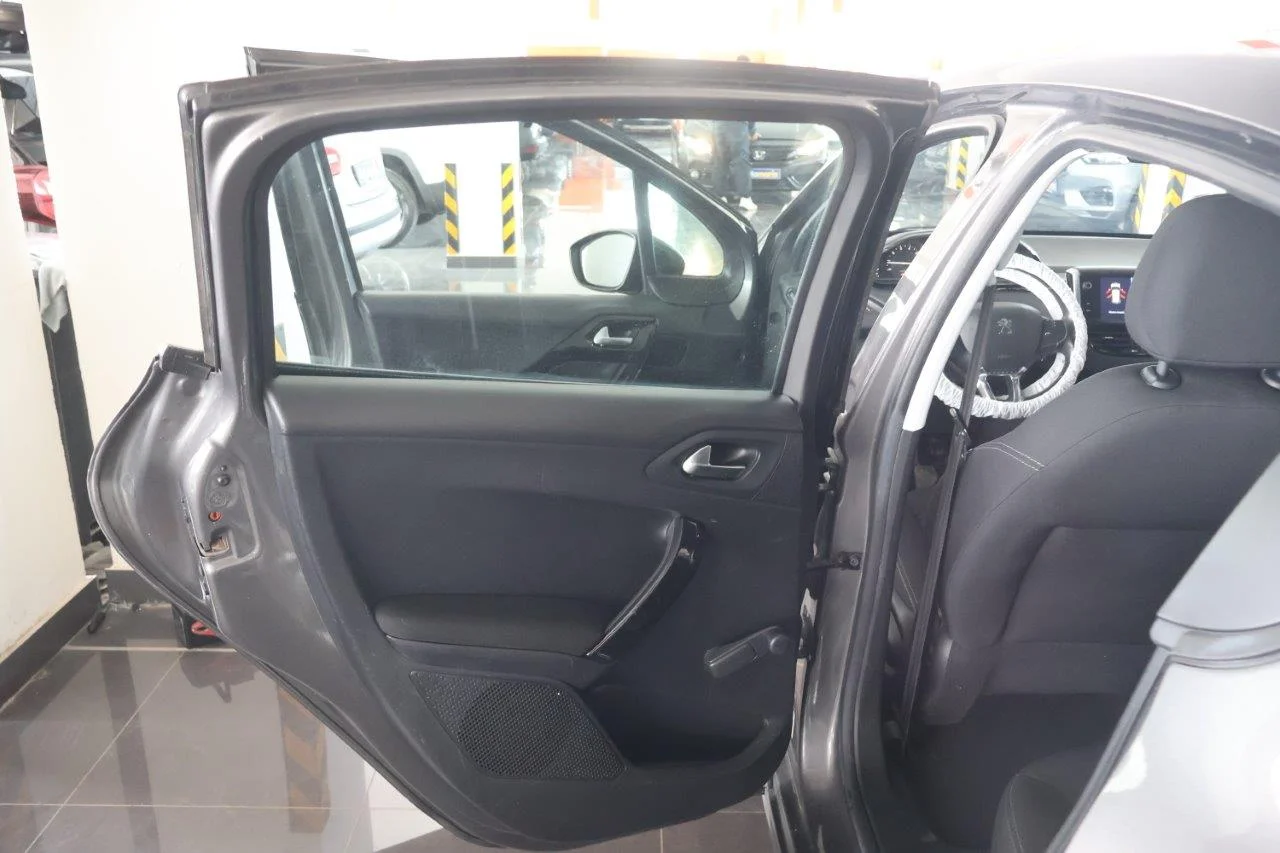 Peugeot 208 - View model 34