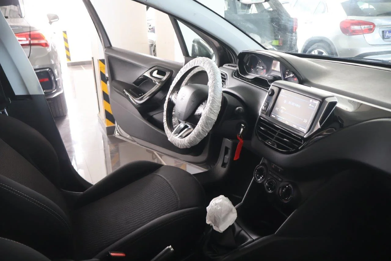 Peugeot 208 - View model 35
