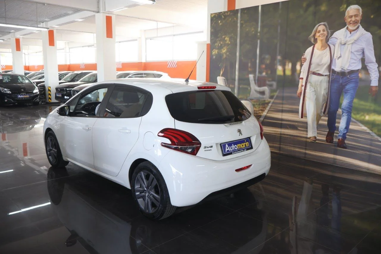 Peugeot 208 - View model 6